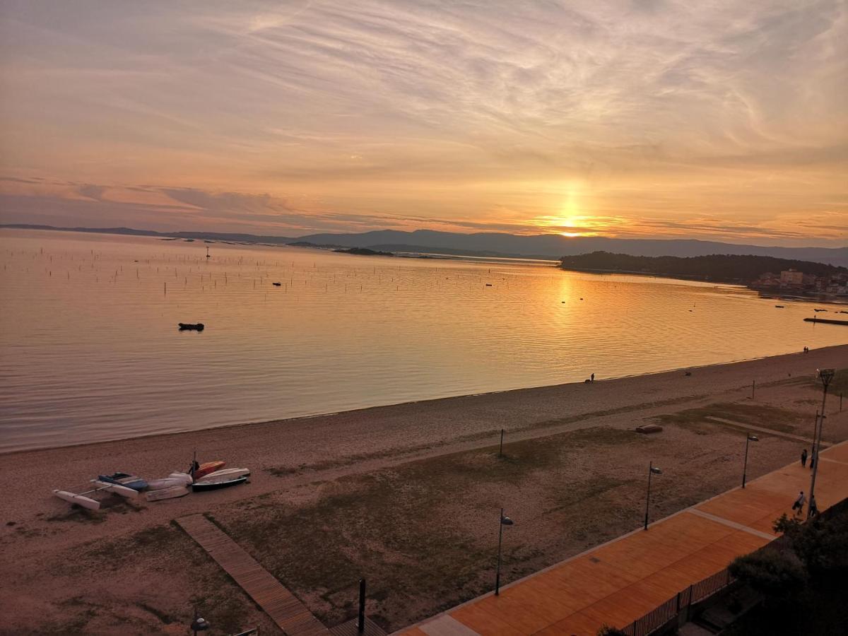 Precioso apartamento en primera linea de playa Vilagarcía de Arousa Exterior foto